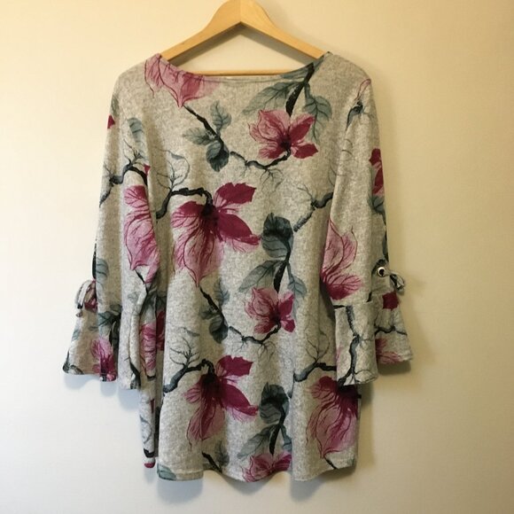 Canadian Clientele Bell Sleeve and Lace and Grommet Floral Sweater - Picture 2 of 16